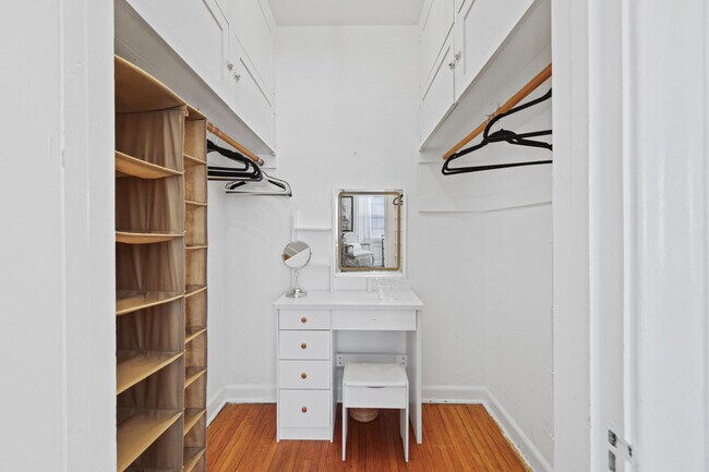 Building Photo - 325 Greymon Dr