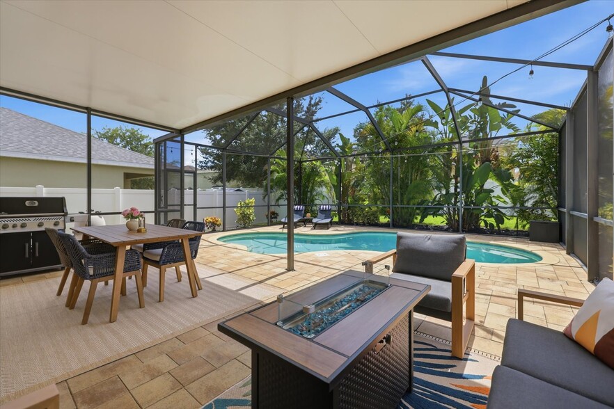 Building Photo - 10519 Whispering Hammock Dr