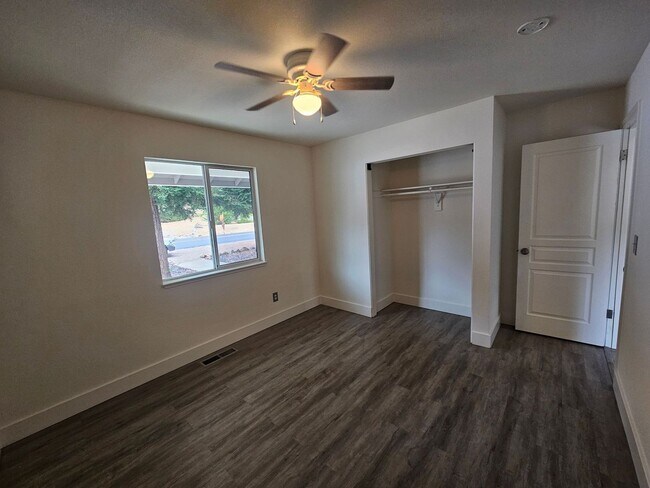 Building Photo - Amazing Jewel in Hidden Valley