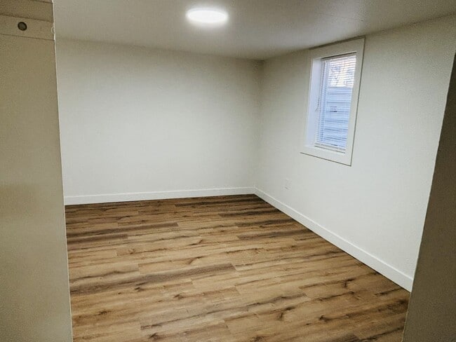 Building Photo - Freshly Remodeled with Free Shared Laundry