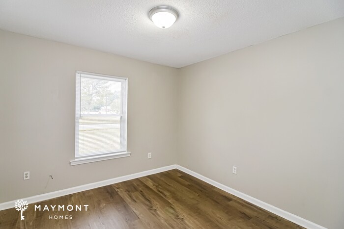 Building Photo - 5805 Hyde Park Dr