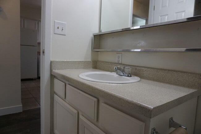 Building Photo - 8287 Ivy Dr