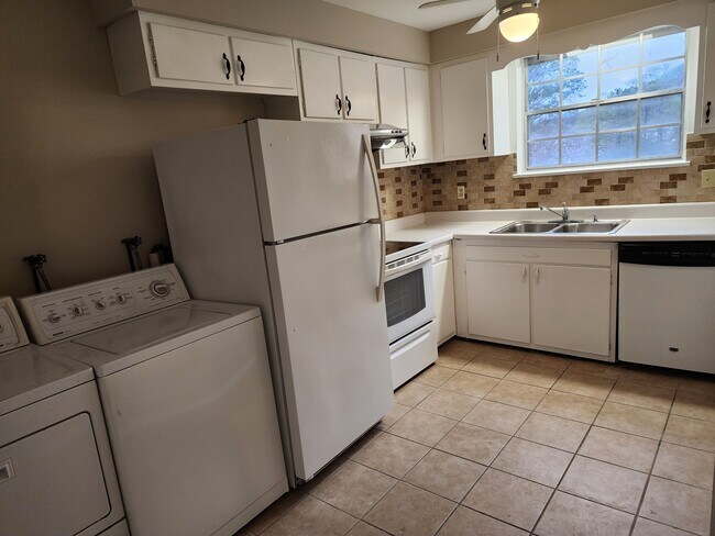 Kitchen - 1905 Shades Cliff Ter