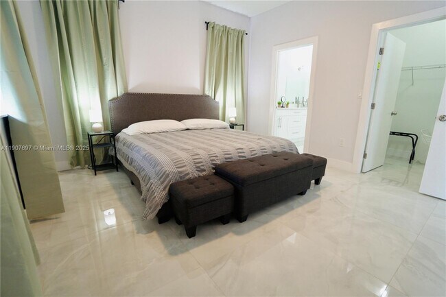 Building Photo - 1505 SW 27th Ct