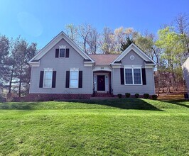 Building Photo - FREDERICKSBURG - MINUTES TO VRE - EASY COMMUTE TO QUANTICO!
