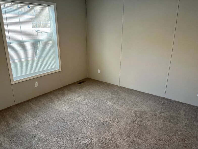 Building Photo - 6610 Lear Nagle Rd