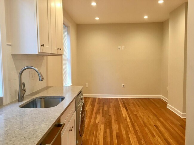 Building Photo - 10 Church St