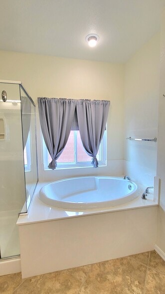 Building Photo - 5761 E Badlands Ln