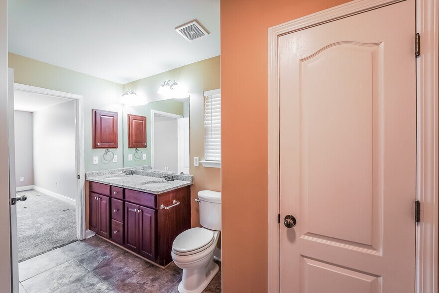 Building Photo - 4056 Cambridge Dr