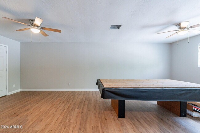 Building Photo - 110 W Seldon Ln