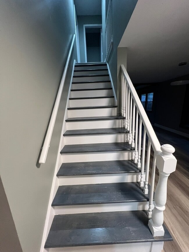 Building Photo - 1631 Dundee Rd