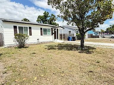 Building Photo - Charming Centrally Located Home | Wood Floors + Fenced Yard