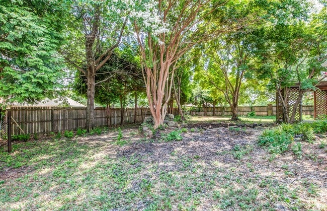 Building Photo - 5624 Annandale Dr
