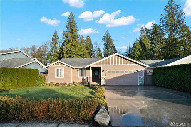 Building Photo - Beautiful 2 bed 2 bath house