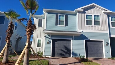 Building Photo - Townhome in Shearwater