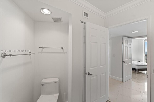 Building Photo - 19101 NE 36th Pl