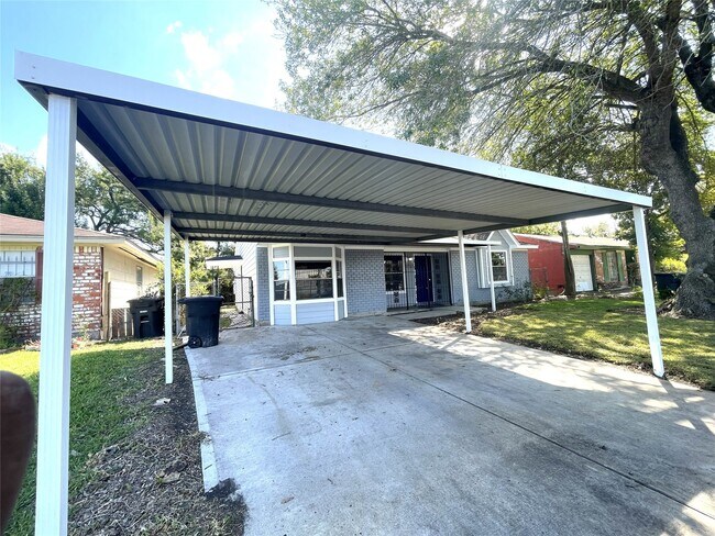 Building Photo - 10723 Southview St