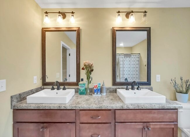 Building Photo - 220 Wainwright Dr