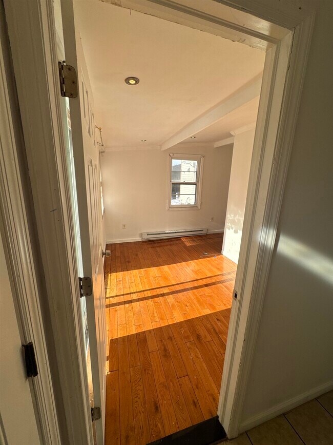 Building Photo - 98 W 27th St