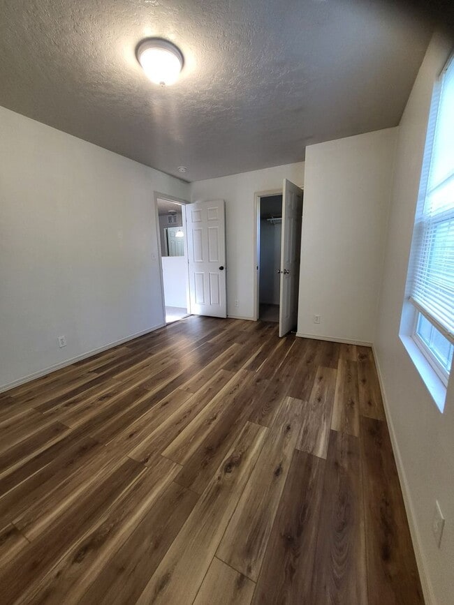 Building Photo - 3097 E Shaver Ct