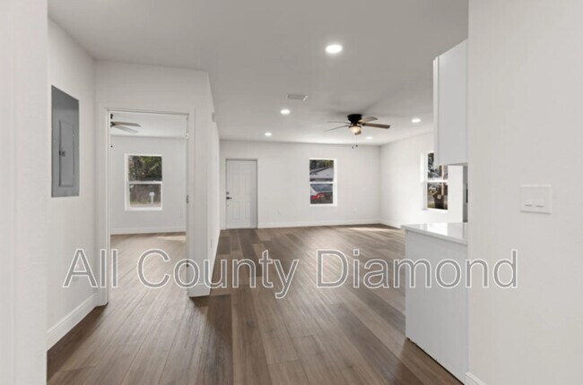 Building Photo - 148 Claire Ave