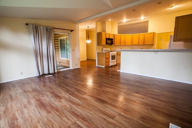 Building Photo - 4040 Summitview Dr