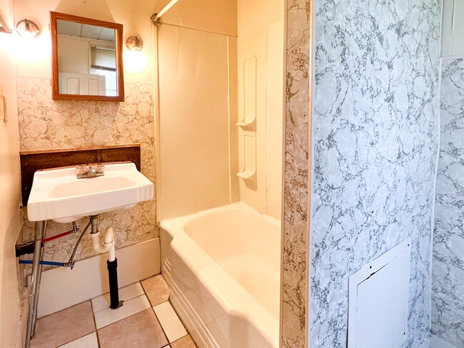 Building Photo - 19 Smith St