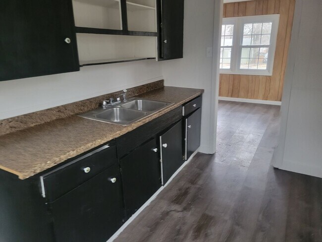 Building Photo - 3 bedroom home for rent