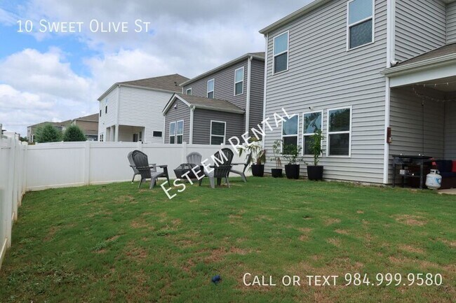 Building Photo - 10 Sweet Olive St