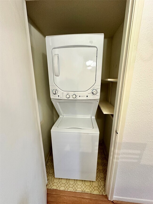 Building Photo - 2121 Hepburn St