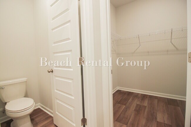 Building Photo - Gorgeous End Unit in Myrtle Beach