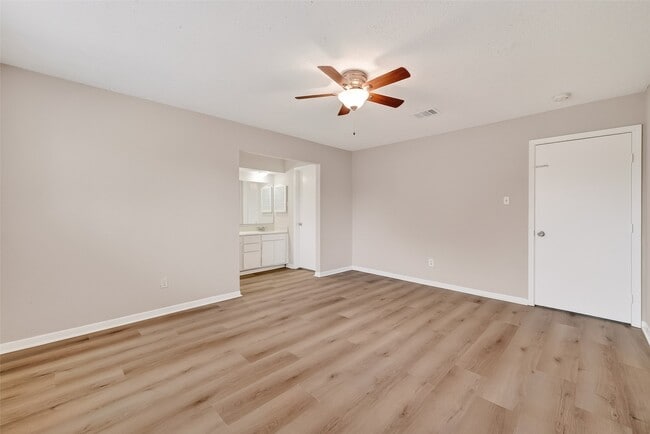 Building Photo - 4742 Tain Dr