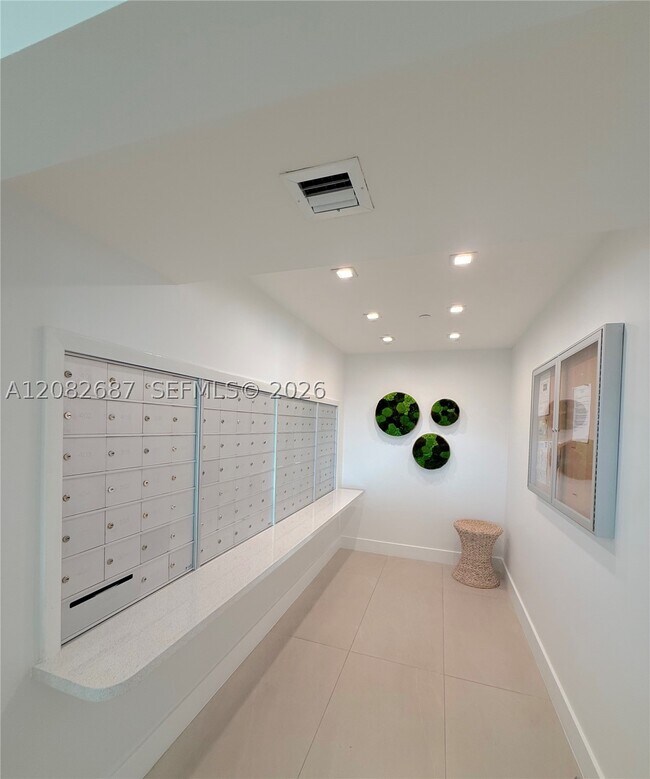 Building Photo - 5900 Collins Ave