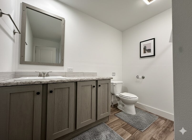 Building Photo - 7 Rainier St N