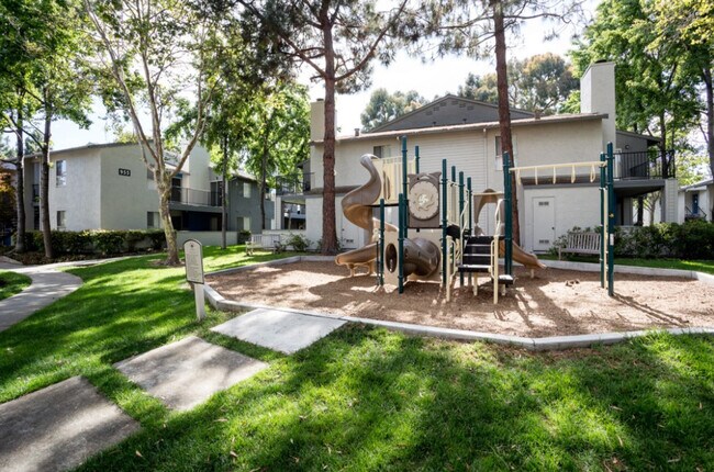 Building Photo - 932 Willowleaf Dr