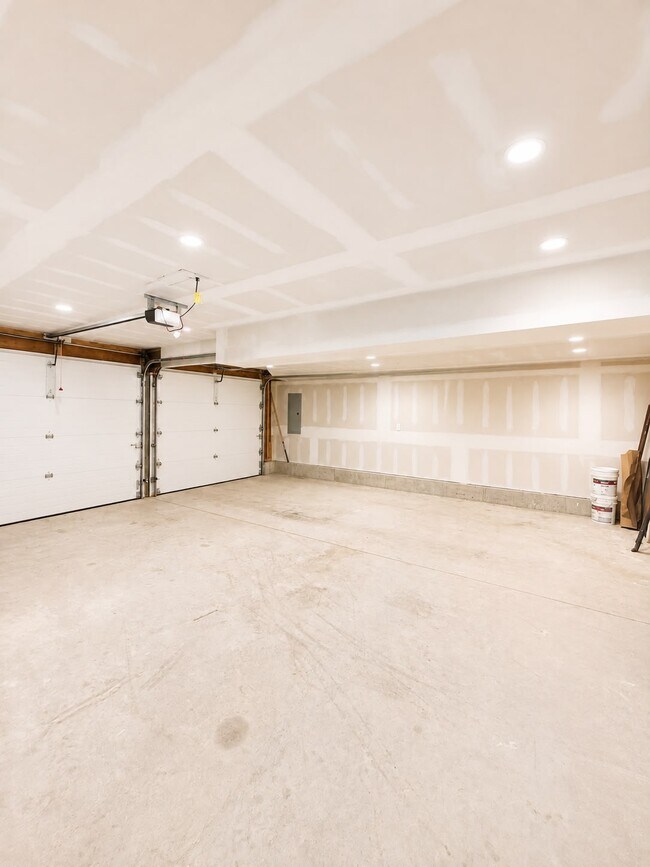 Building Photo - 59 Midland Rd