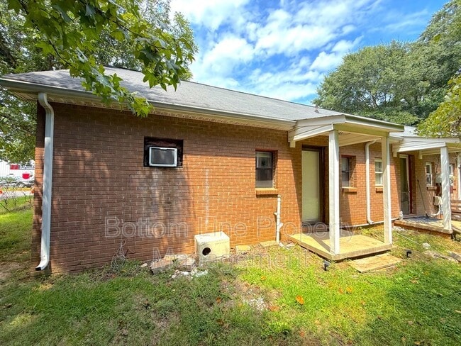 Building Photo - 206 Blacksnake Rd