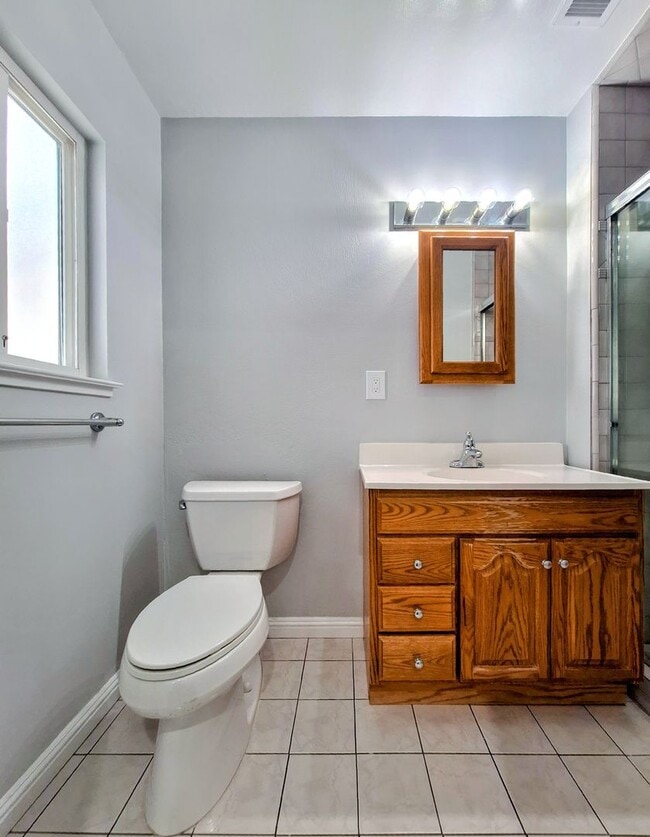 Building Photo - Beatifully Remodeled 3bd Single Story House With Pool!