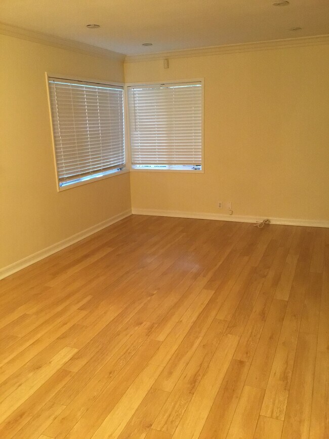 Bedroom - 1233 N Columbus Ave