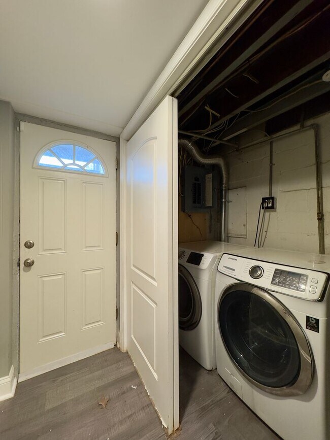 Building Photo - Charming 4 Bedroom/2 Bathroom Townhome in Mid-Govans, MD!