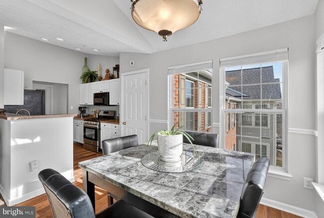 Building Photo - 2443 Blue Spring Ct