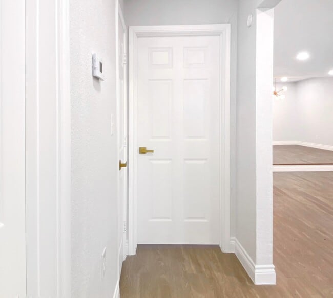 Building Photo - 810 Avenue D