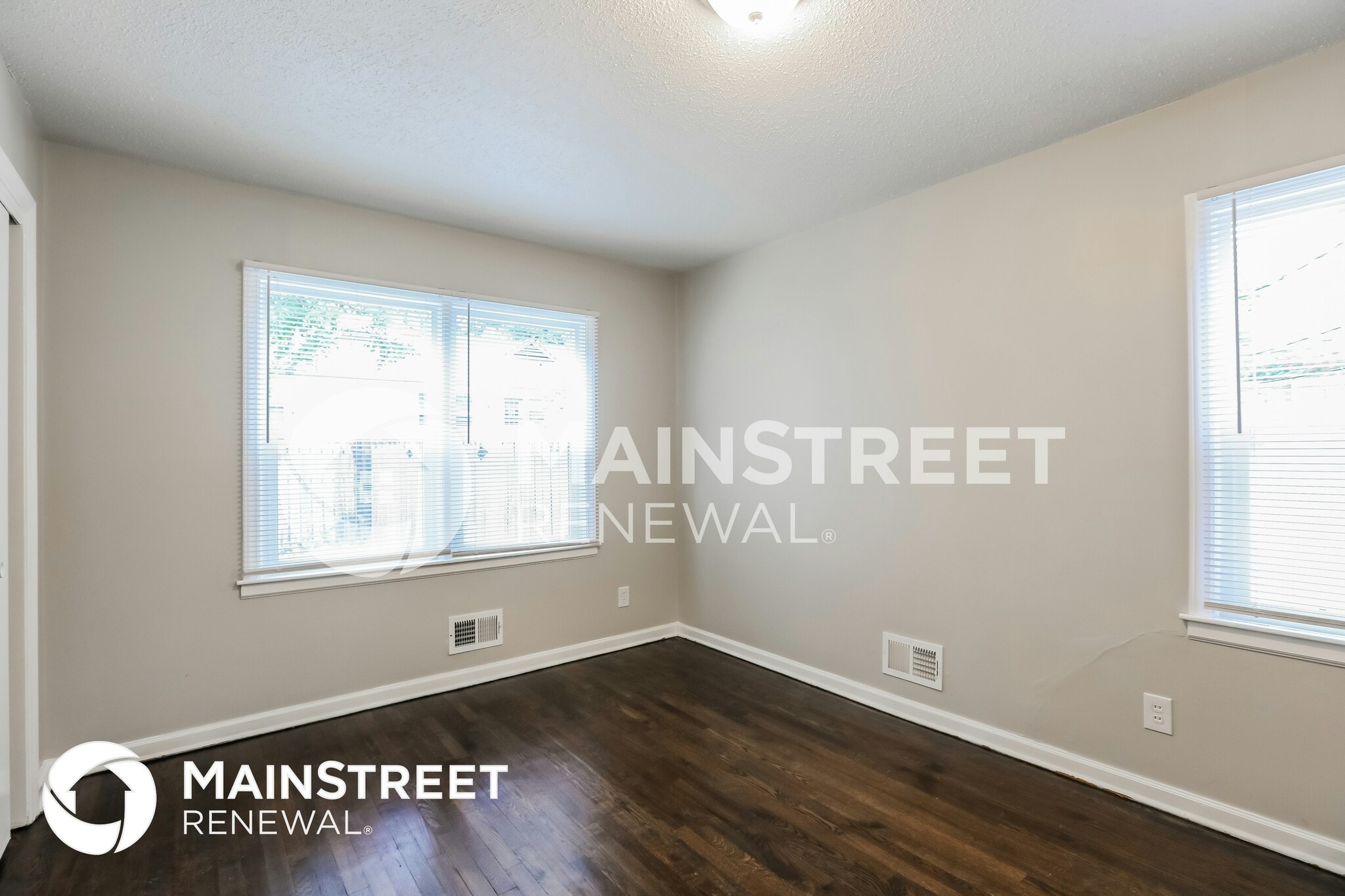 Building Photo - 9505 Newton Ave