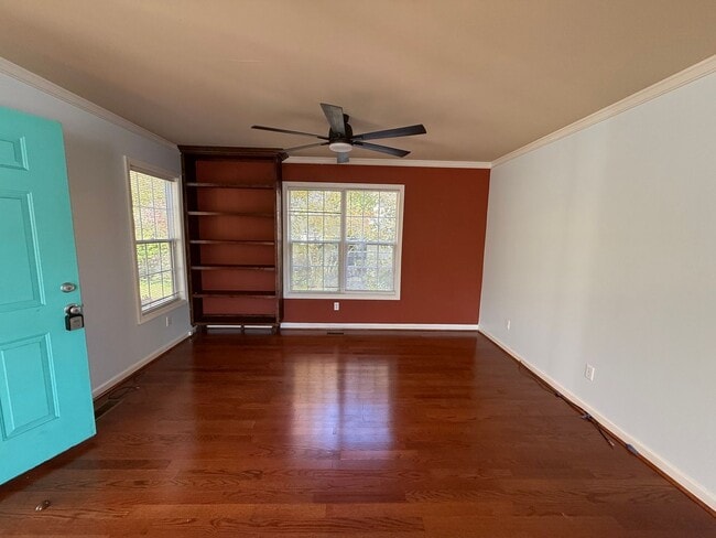 Building Photo - 504 9th St SW