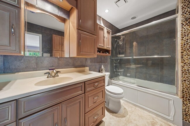 Building Photo - 212 Westchester Ct