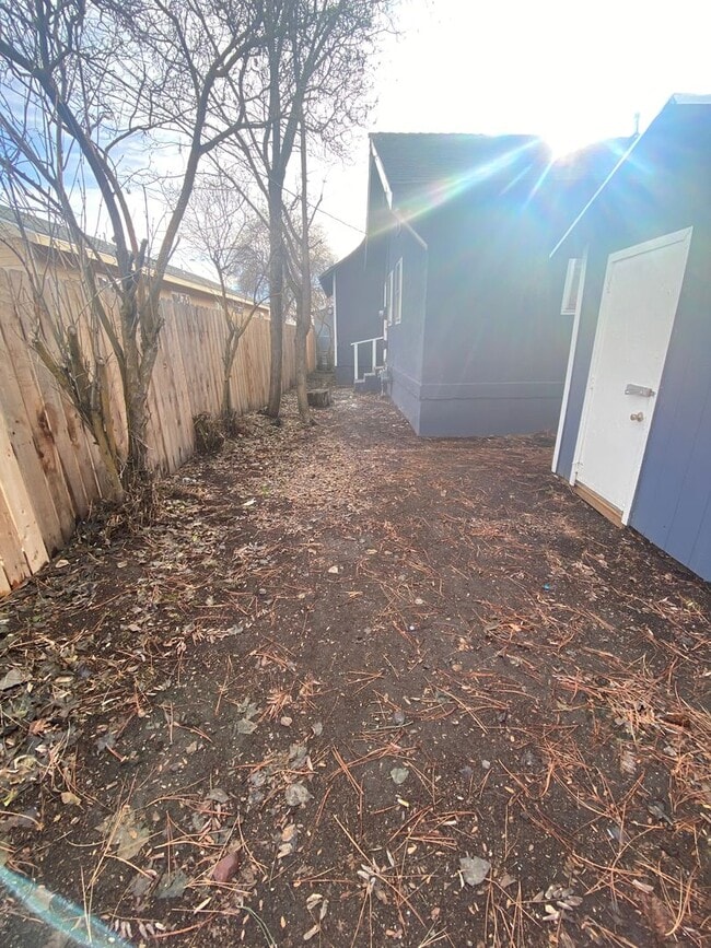 Building Photo - 3 Bedroom 1 Bath Home