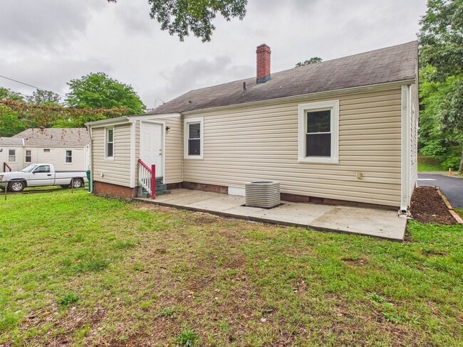 Building Photo - 1518 Ethridge Dr