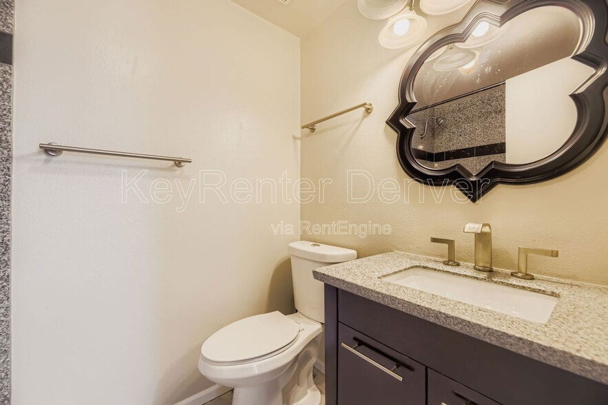 Building Photo - 6930 E Briarwood Dr