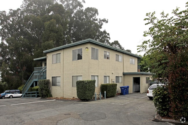 Building Photo - Creekside Apartments