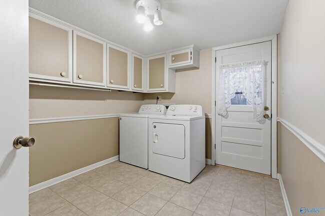 Building Photo - 8024 Lauderdale Rd SW